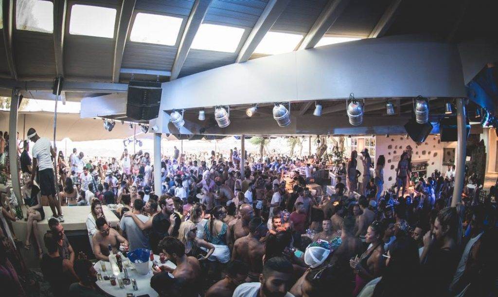 santorini-vs-mykonos