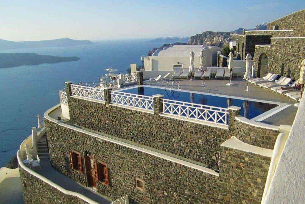 where to stay in fira