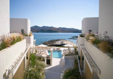 where to stay on milos