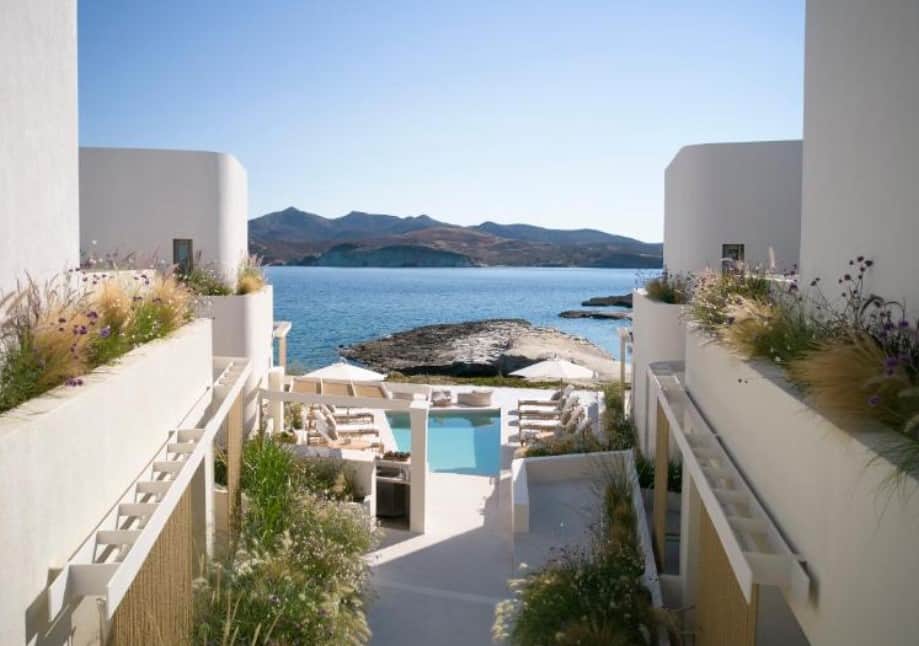 where to stay on milos