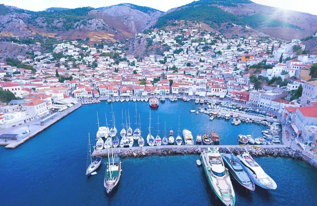 HOLIDAYS IN HYDRA – A COMPLETE GUIDE TO THE BIRTHPLACE OF BOHEMIA