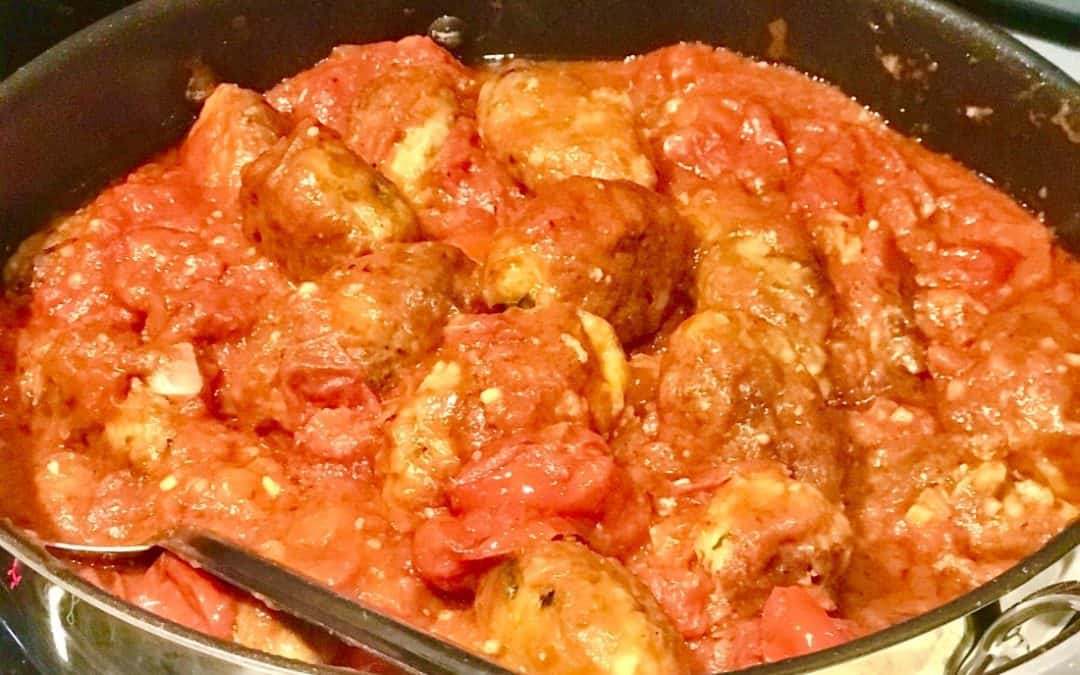 THE BEST SOUTZOUKAKIA RECIPE: HOW TO MAKE GREEK MEATBALLS IN TOMATO SAUCE