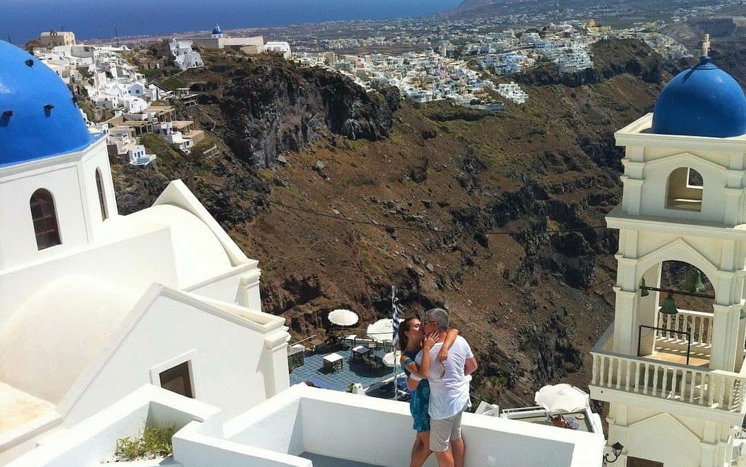 HOW TO HAVE THE PERFECT SANTORINI HONEYMOON