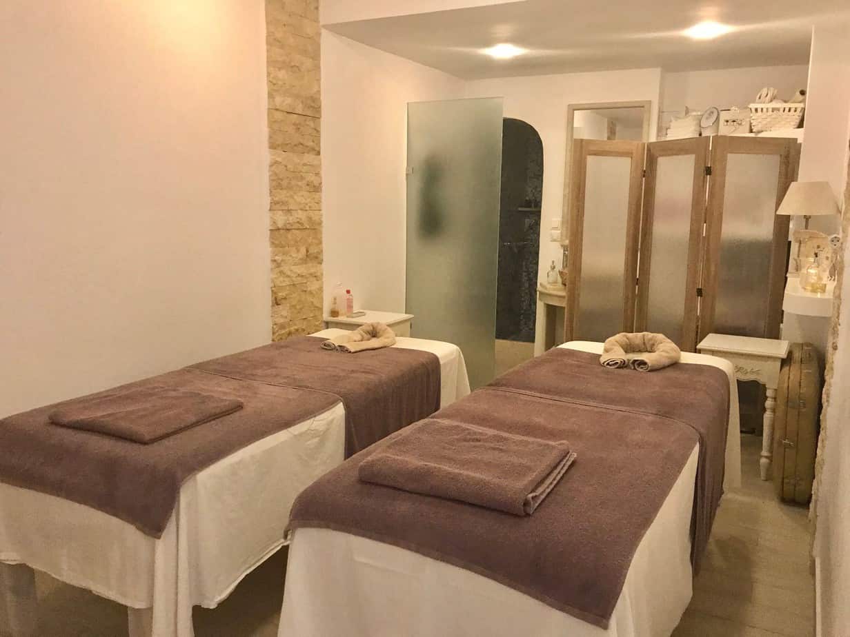 hotels or airbnbs in greece