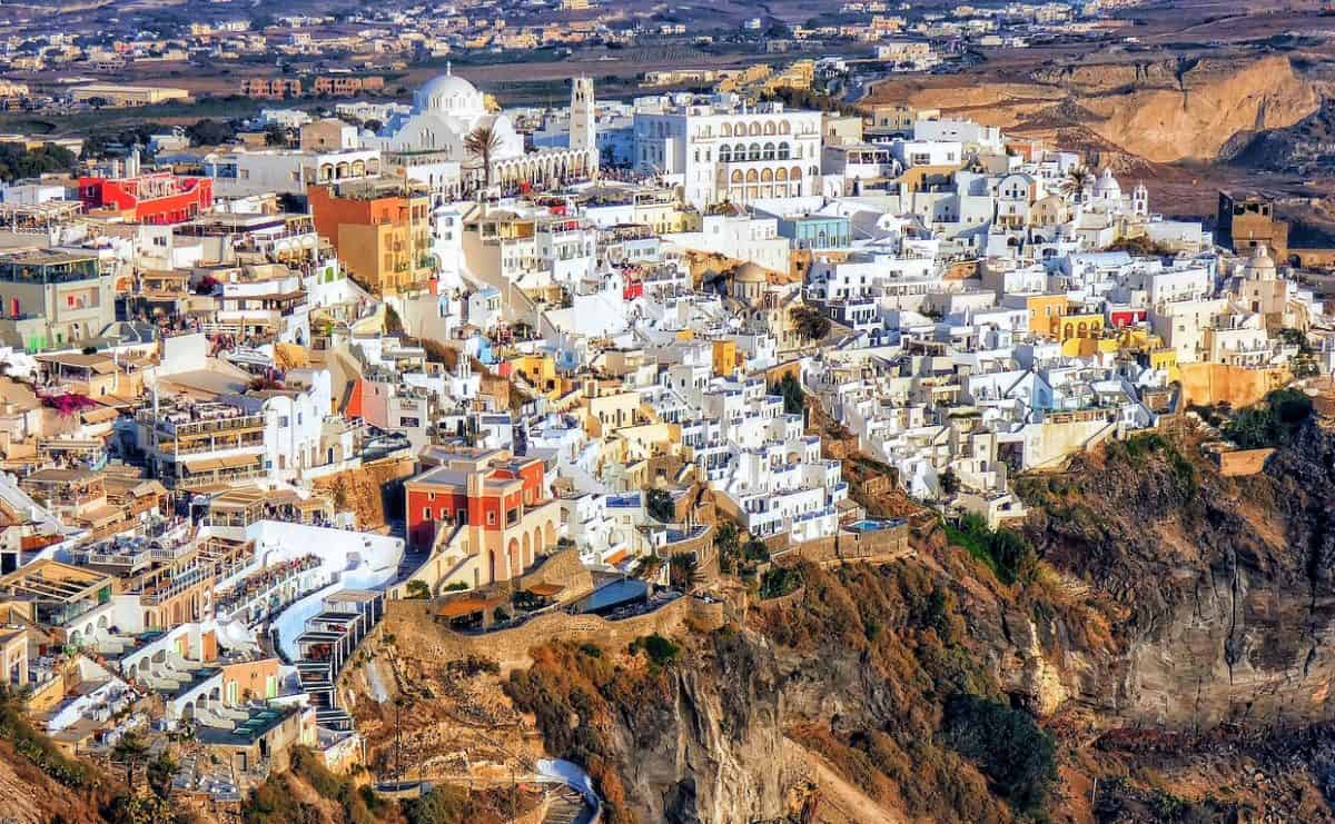 where to stay on santorini