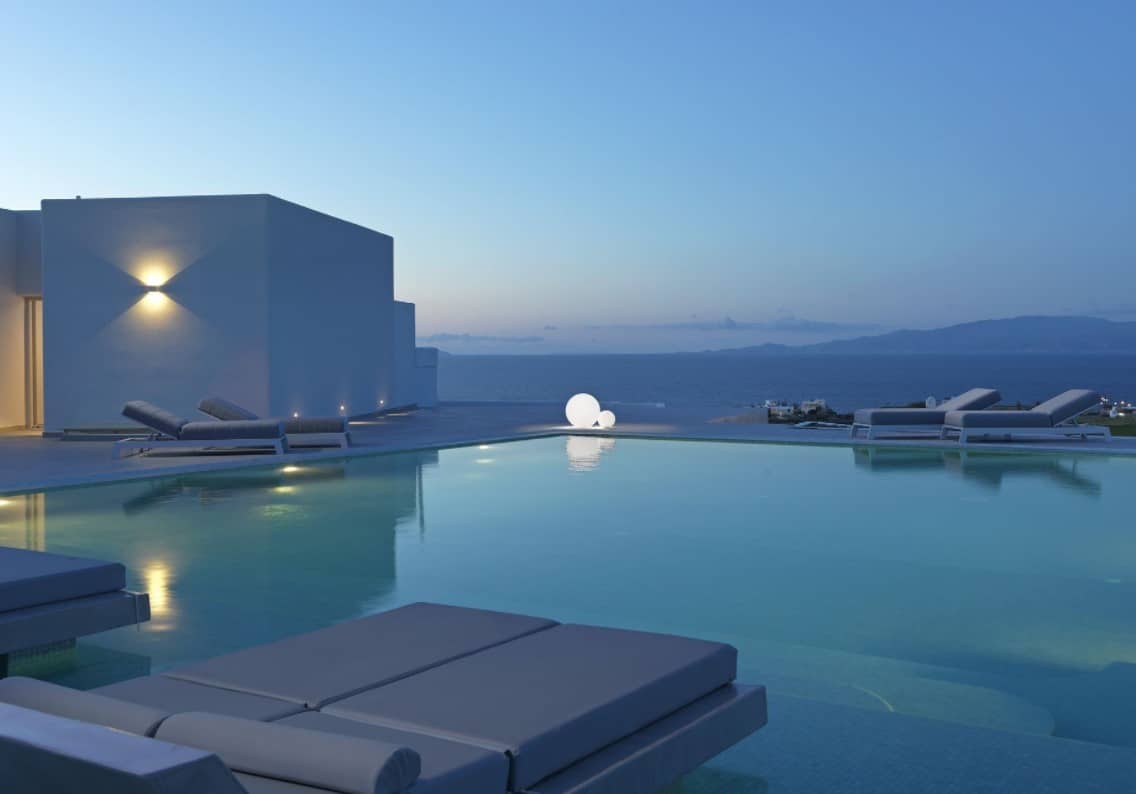 where to stay on santorini