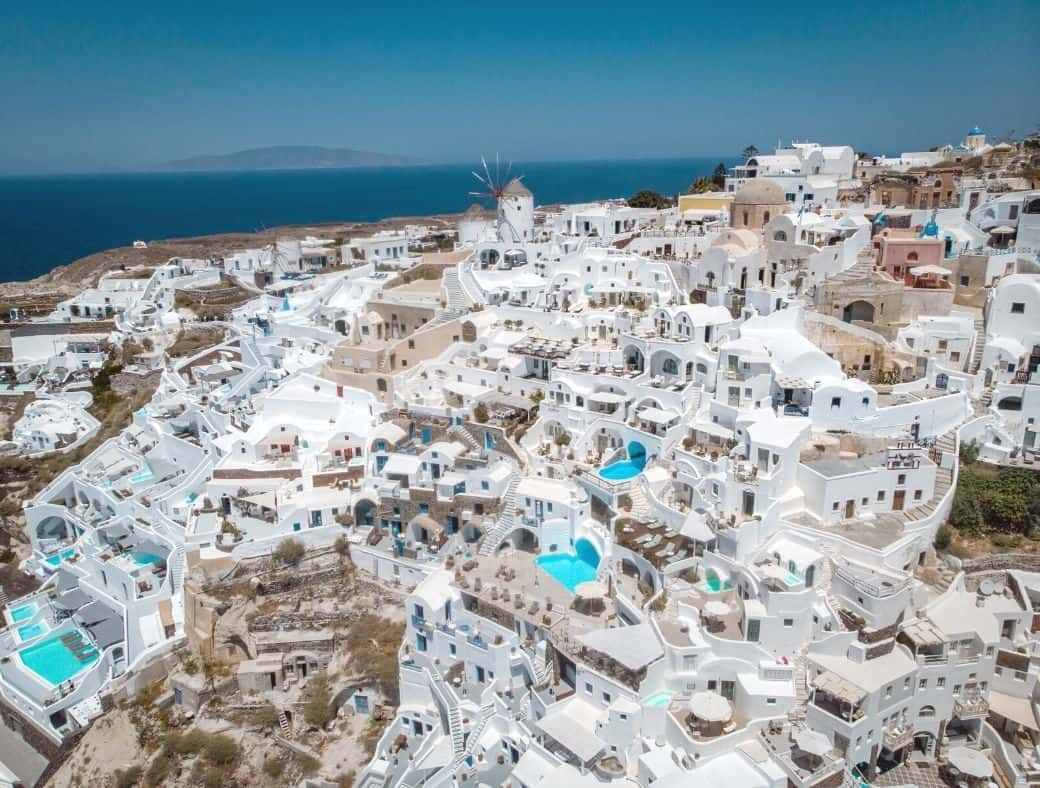 where to stay on santorini