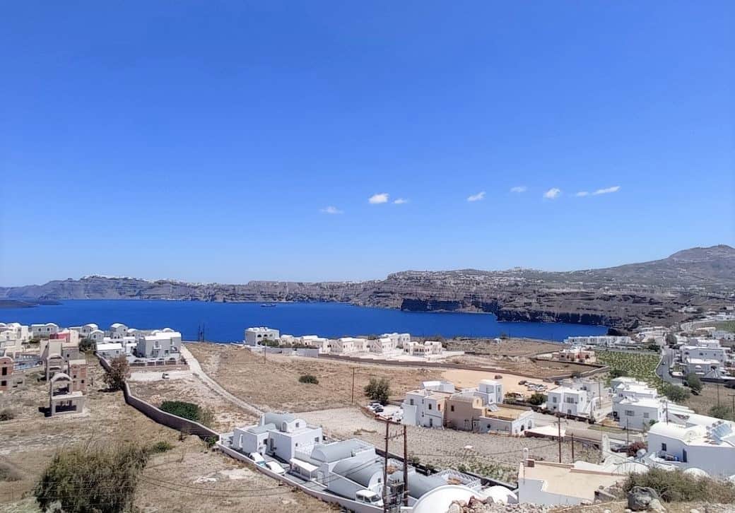 where to stay on santorini