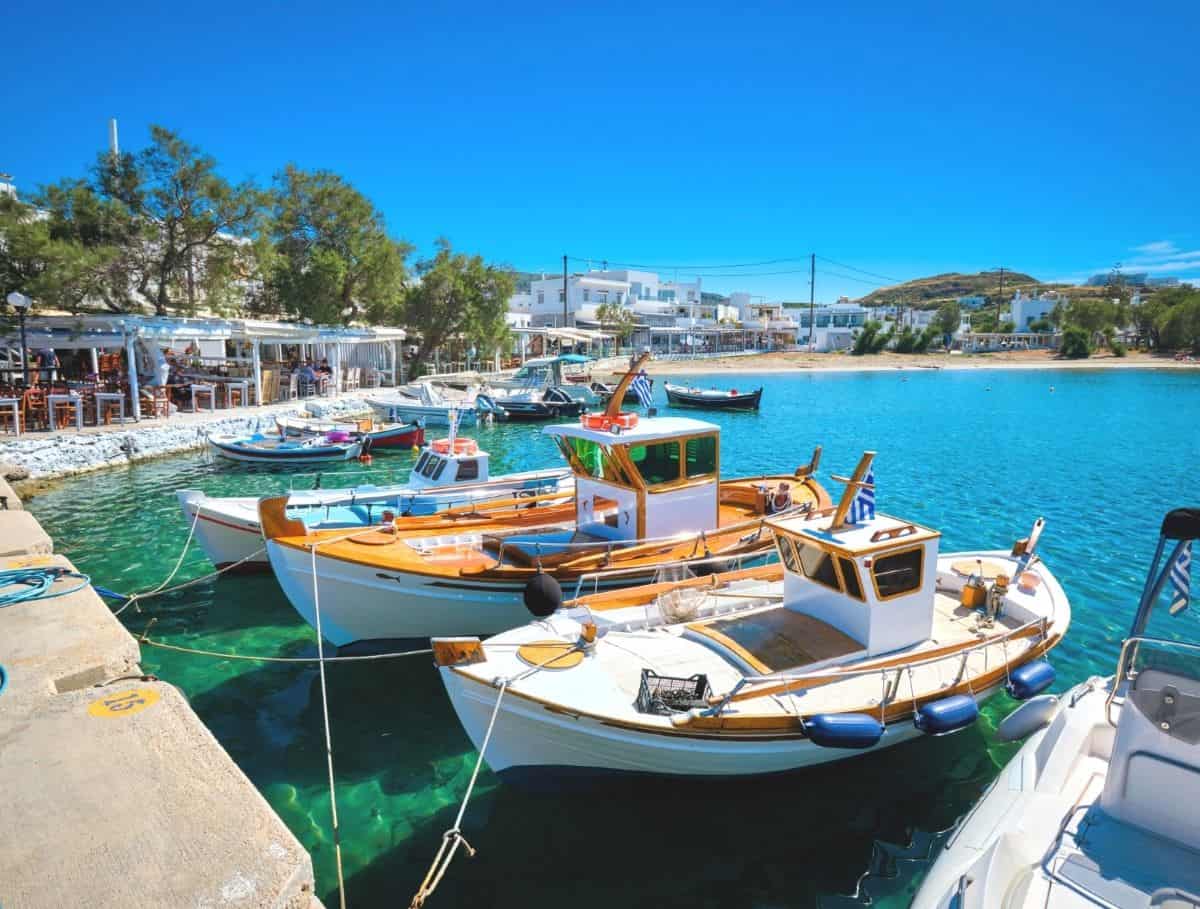 where to stay on milos