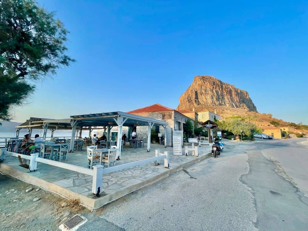 guide to momenvasia castle