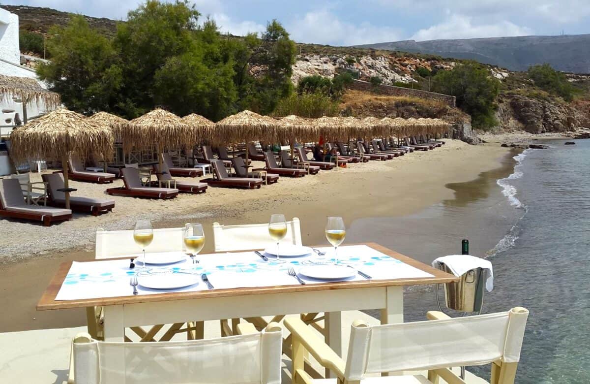 paros beach club<br />
