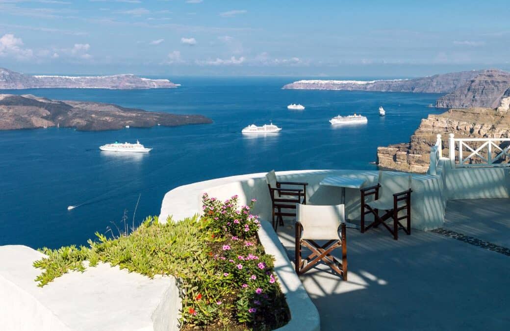 ONE DAY IN SANTORINI